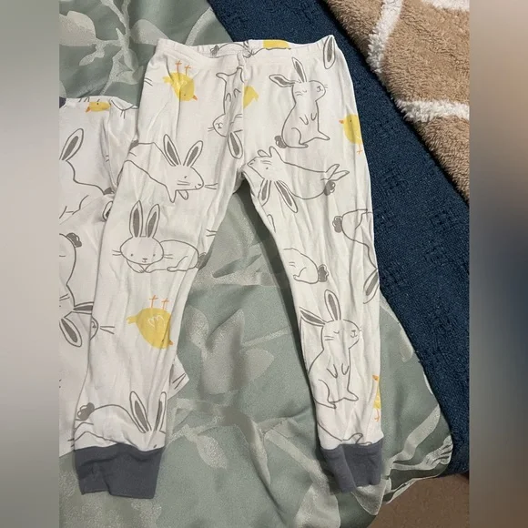 Carter’s bunny and chick Easter pajama set 3T gender neutral - Picture 4 of 8